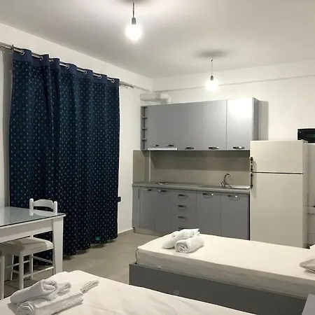 شقة Cozy Place Close To The Beach فلورا