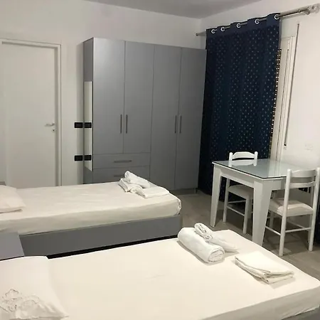 Cozy Place Close To The Beach شقة فلورا